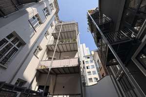 Stilvolle Altbauwohnung mit großem Balkon im Herzen Frankfurts – großzügig, hell und ruhig – 60329 Bahnhofsviertel, Frankfurt am Main – Vorschaubild 4