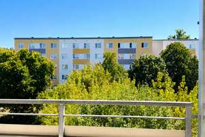 Helle 3-Raum-Wohnung mit großem Sonnenbalkon und neuem Badezimmer – Lortzingstr 23, 9119 Kapellenberg, Chemnitz – Vorschaubild 2