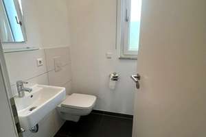 Großzügig geschnittene 4-Zimmer-Wohnung mit Balkon und Aussicht! – Hauberrisser Straße 15, 65189 Südost, Wiesbaden – Vorschaubild 9