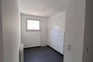 Erstbezug nach Sanierung! Top Kernsanierte 2,5 Zimmer Wohnung in zentraler Lage! – Ruhrorterstraße 55, 47059 Kaßlerfeld, Duisburg – Vorschaubild 3