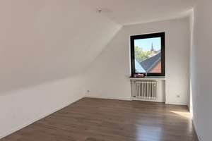 Helle Dachgeschosswohnung 2 ZKDB ca. 60 qm