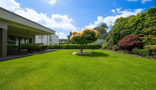 Bild von Kernsanierte Luxusvilla mit top Gartengrundstück in ruhiger Lage von Kronberg im Taunus