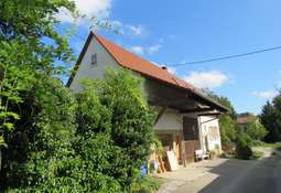 Ansicht Wohnhaus und Scheune