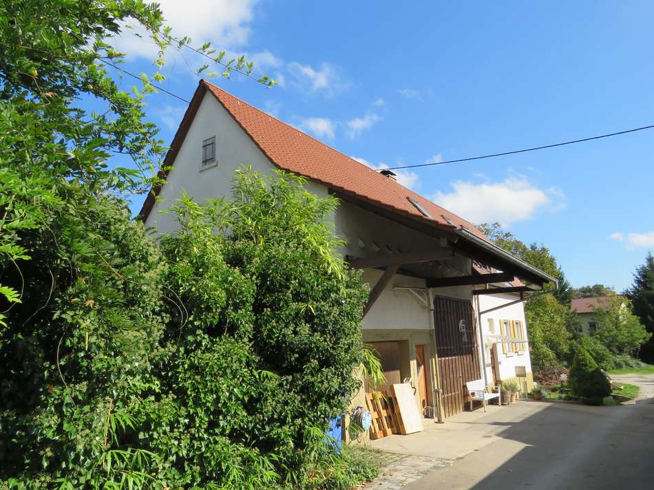 Ansicht Wohnhaus und Scheune