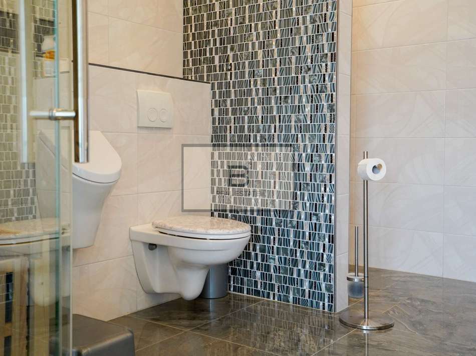Badezimmer (EG)