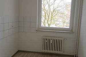 Modernisierte 3-Zimmer Wohnung mit Balkon in Sennestadt – Württemberger Allee 15, 33689 Sennestadt, Bielefeld – Vorschaubild 3