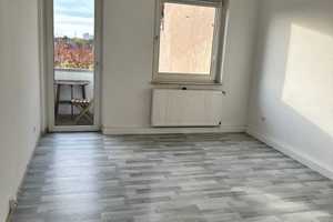 Helle Zweizimmerwohnung mit Balkon und Blick ins Grüne – Vahrenwalderstr 169, 30165 Hannover – Vorschaubild 1