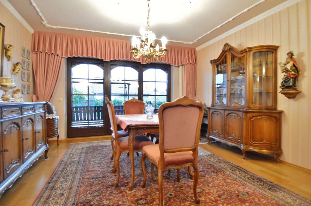 Immobilie in Nalbach - Freistehendes Ein- bis Zweifamilienhaus mit Garage in Top Lage von Nalbach - Bild 4