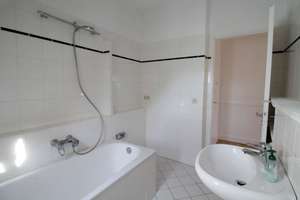 Bezugsfrei nahe FU Berlin: helle 2-Zimmer-Dachgeschosswohnung am Breitenbachplatz – Die vollständige Adresse der Immobilie erhältst du vom Anbieter., 12163 Steglitz, Berlin – Vorschaubild 13