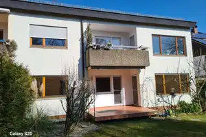 Begehrte Wohnlage: Dreifamilienhaus in Leinfelden, 4-Zi-Erdgeschosswohnung mit Garten frei – Esslingen (Kreis) – Vorschaubild 1
