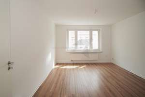 ++ EBK inklusive ++ Moderne 3-Raum-Wohnung mit Balkon und Tageslichtbad – Fabriciusstraße 8, 9126 Bernsdorf, Chemnitz – Vorschaubild 3