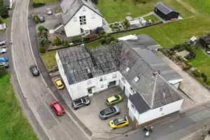Unmittelbar am Nürburgring: Mehrfamilienwohnhaus mit Potential – Ahrweiler (Kreis) – Vorschaubild 4