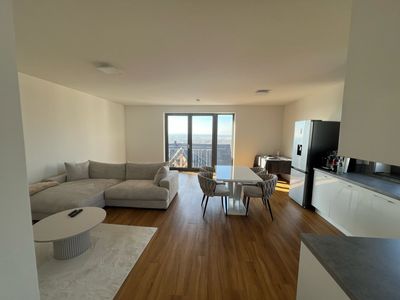 Neuwertige moderne 3 Zimmer Wohnung mit EBK und viele inkludierte Extras