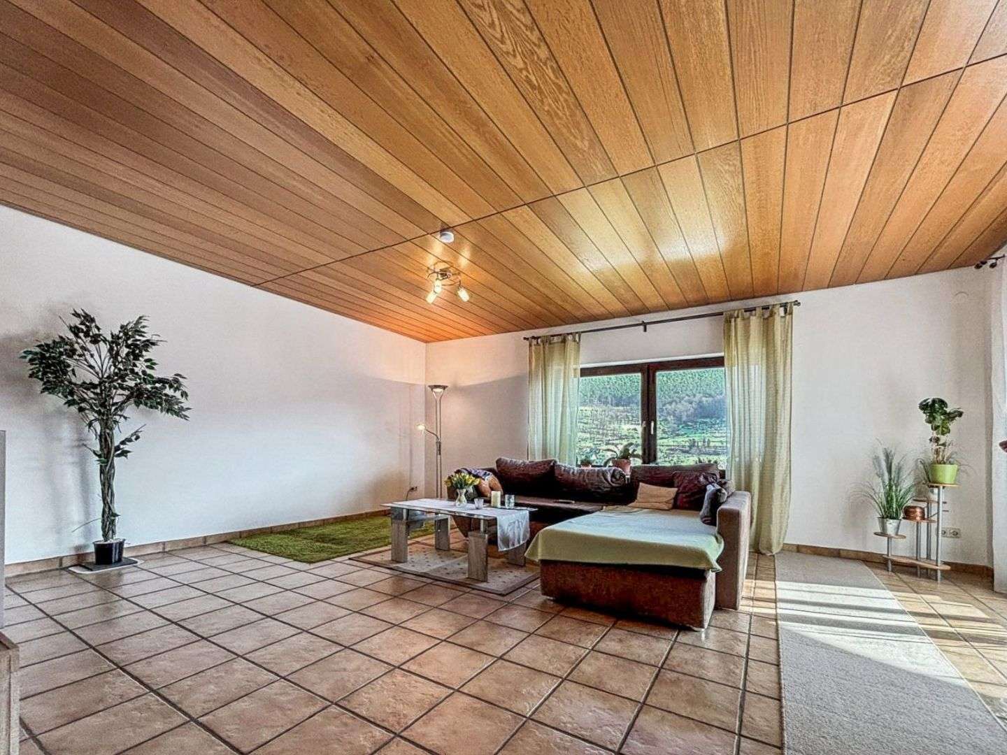 Immobilie in Eschau - Großzügiges Zuhause mit Weitblick in Eschau – ideal für Familien und Mehrgenerationen - Bild 7