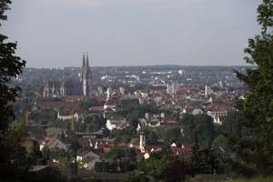 Bungalow mit ELW und atemberaubender  Sicht auf Regensburg und den Dom - Erfüllung Ihres Traumes! – Die vollständige Adresse der Immobilie erhältst du vom Anbieter., 93057 Sallern-Gallingkofen, Regensburg – Vorschaubild 1