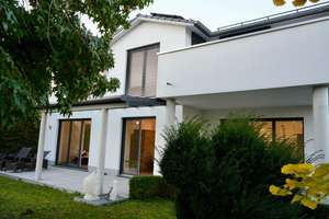 Exklusives Einfamilienhaus mit separater Einliegerwohnung in Kühlenthal