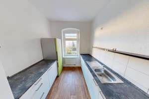 Großzügige Altbauwohnung mit Einbauküche