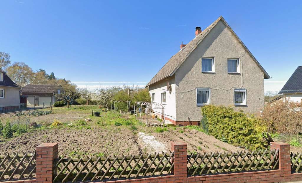 Immobilie in Bahrdorf - Einfamilienhaus in ruhiger Dorflage mit großem Grundstück, Garagen und Stallungen - Bild 0