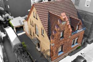 Historisches Stadthaus mit zwei Wohnebenen, Garage und Entwicklungspotenzial in Stuttgart-Heslach