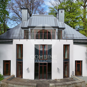 Exklusives Büro- und Wohnhaus mit Tiefgarage und Remise im Herzogpark mit Baurechtspotential