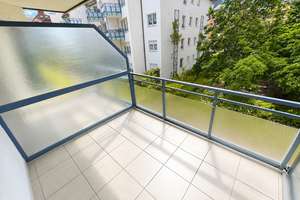 Praktisch geschnittene & lichtdurchflutete 2-Raum-Wohnung mit Balkon, Außenjalousien, Personenaufzug – Hermelinstr. 4, 4329 Heiterblick, Leipzig – Vorschaubild 4