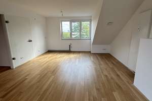 Wohnen mit Charakter: 2-Zimmer-Dachgeschosswohnung mit Domblick in Köln-Zollstock – Die vollständige Adresse der Immobilie erhältst du vom Anbieter., 50969 Zollstock, Köln – Vorschaubild 2