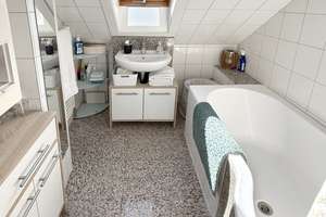 Attraktive 3 Zimmer Dachgeschoss Wohnung mit tollem Ausblick – Die vollständige Adresse der Immobilie erhältst du vom Anbieter., 70569 Kaltental, Stuttgart – Vorschaubild 8