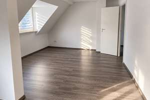 Charmante 2,5-Zimmer-Dachgeschosswohnung mit Gartennutzung in Gelsenkirchen-Bismarck – Theodorstraße 33, 45889 Bismarck, Gelsenkirchen – Vorschaubild 4