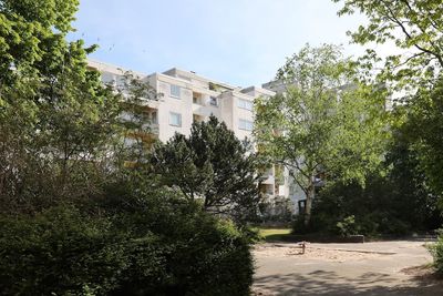 Modernisierte Wohnung mit Dusche, Balkon und Garten // EG links