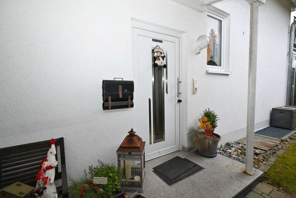 Immobilie in Vogt - Wohnen mit Zukunft: Stilvolles Niedrigenergiehaus zum Verlieben! - Bild 3