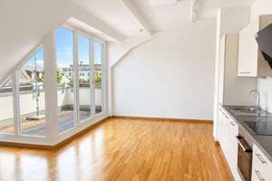 Bezugsfrei ab 1. August: 3-Zimmer-Dachgeschosswohnung mit Dachterrasse in Berlin-Kladow – Die vollständige Adresse der Immobilie erhältst du vom Anbieter., 14089 Kladow, Berlin – Vorschaubild 2