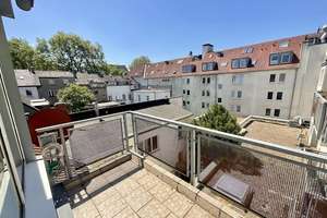Helle 3 Zimmerwohnung mit Balkon in zentraler Lage