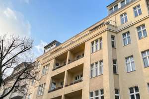 Altbaujuwel mit Stuck und Dielen – wandelbare 2,5-Zimmer-Wohnung in Toplage