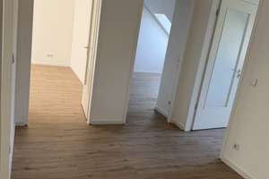Helle 3-Zi.-DG-Wohnung mit Wohnküche und Südbalkon in Bramfeld – Wiedehopfstieg 33a, 22179 Bramfeld, Hamburg – Vorschaubild 13