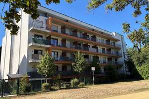 Modernes studentisches Wohnen: Hochwertige 2er-WG-Wohnung mit großer Loggia und Blick ins Grüne – 60528 Niederrad, Frankfurt am Main – Vorschaubild 1