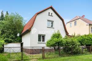 Ihr neues Zuhause: Einfamilienhaus mit 130 m² Wohnfläche, vier Zimmern und schönem Grundstück