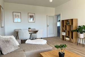 voll möblierte attraktive 2 Zimmer Wohnung mit toller Aussicht über Lörickkon in Düsseldorf-Lörick