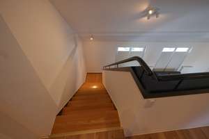 Großzügige 2-Zimmer-Maisonette mit Galerie, 2 Balkonen, Einbauküche & Tiefgarage – Stöckmannstraße 95, 46045 Altstadt-Süd, Oberhausen – Vorschaubild 2