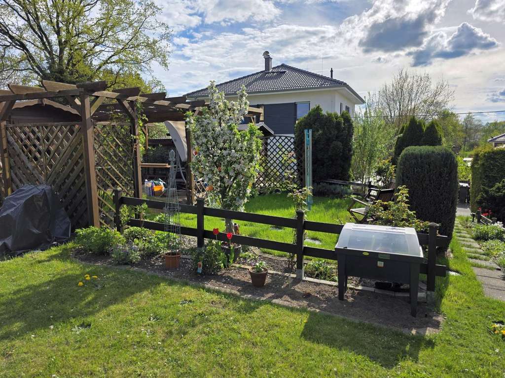 Immobilie in Kubschütz - Kubšicy - 2 KM vor Bautzen, ein gepflegtes Haus mit 3 Eigentumswohnungen im Paket + - Bild 1