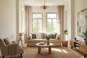 Oase der Ruhe 
4-Zimmer- Wohnung 
Zwei Balkone + Wintergarten
Erstbezug nach Sanierung