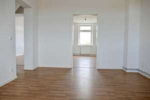 Modernes Wohnen im alten Gewand! Attraktive, großzügige 3 - Zi.- Wohnung am Platz der Republik!