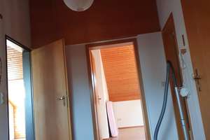Hell, zentral & bezugsfertig: 50 m² DG-Wohnung mit Küche (250m zum Bahnhof, möbliert wählbar) – Gutenbergstr. 28, 88677 Markdorf – Vorschaubild 5
