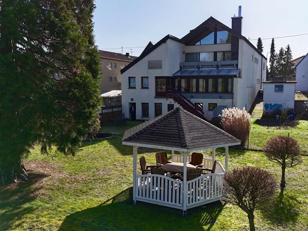 Immobilie in Neuburg am Rhein - Exklusives Anwesen mit Wellnessoase und vielfältigen Nutzungsmöglichkeiten - Bild 0