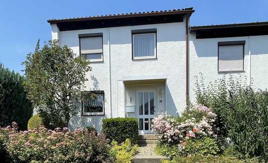 Attraktives REH mit schönem Garten u. Bauplatz für Anbau