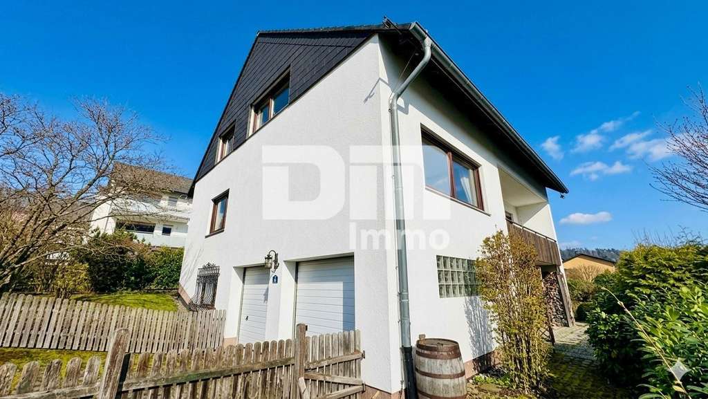 Immobilie in Nieste - Gepflegtes 1 bis 2 Familienhaus in gesuchter Ortsrandlage mit Panoramablick - Bild 2