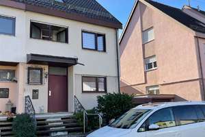 Familienfreundliche Doppelhaushälfte mit Garage, in schöner, ruhiger Wohnlage – Die vollständige Adresse der Immobilie erhältst du vom Anbieter., 71642 Hoheneck, Ludwigsburg – Vorschaubild 2