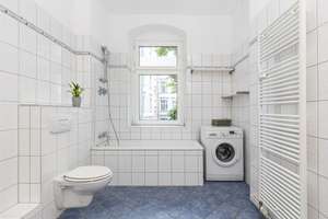 Schlesischer Busch - Helle, großzügige Altbauwohnung mit Balkon zwischen Oberbaumbrücke & Badeschiff – Die vollständige Adresse der Immobilie erhältst du vom Anbieter., 10997 Kreuzberg, Berlin – Vorschaubild 7
