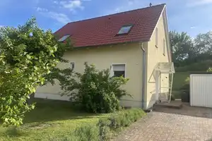 Preiswertes 4-Zimmer-Einfamilienhaus mit EBK in Eisenhüttenstadt – Am Rosenhügel 35, 15890 Oder-Spree (Kreis) – Vorschaubild 1