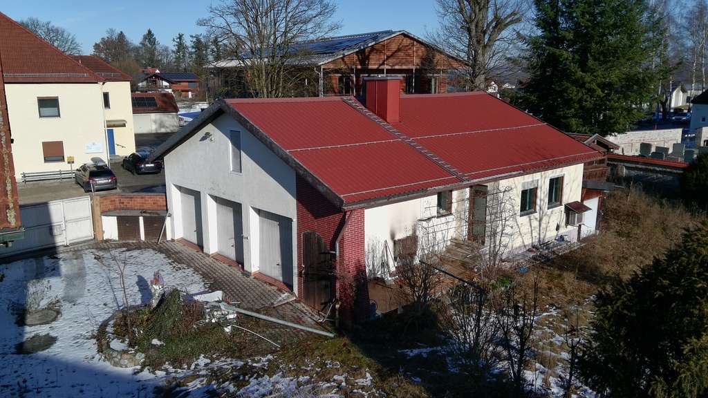 Immobilie in Fridolfing - Renovierungsbedürftiges Haus mit 4 Wohnungen und einem Geschäftslokal mit Garagen in Fridolfing - Bild 3