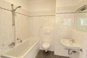 **ZENTRUMSNAHE 2-RWG**Laminat, Bad mit Badewanne & Balkon**WE 13** – Bernhard-Göring-Straße 67, 4107 Leipzig – Vorschaubild 5
